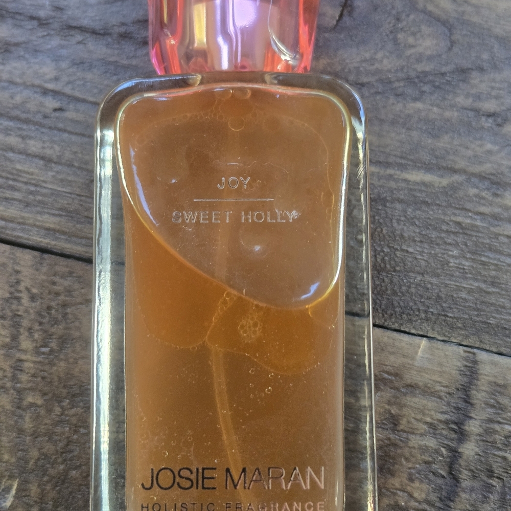 Josie Maran Sweet Holly Fragrance with Pink Cap - Picture 3 of 8